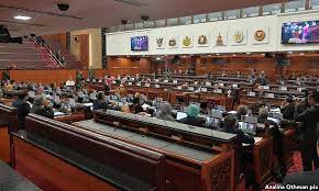 Bendera negara bukan hanya sekadar sehelai kain yang mempunyai warna atau motif tertentu bahkan ia adalah simbol identiti sesebuah negara yang merdeka lagi berdaulat. Malaysiakini Dewan Negara Fundamentals And Challenges