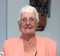 Loretta Crisp's Instagram, Twitter & Facebook