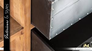 Dans un salon, les trois meubles indispensables sont les assises (fauteuils et canapé), la table basse et le meuble tv. Meuble Tv En Sapin Et Aluminium De Style Industriel Et Retro Interieurs Styles