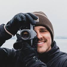 This print by Anna R Findlay is titled 'Back Gardens in Snow' and is  thought to be a view of a back-court in Hyndland, Glasgow. Findlay was born  in Glasgow and studied