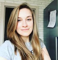 A 35 year old journalist with one of #Russia's state newspapers, has been  found dead. Anna Tsareva was deputy editor-in-chief of Komsomolskaya Pravda  had supposedly been off work sick for a week.