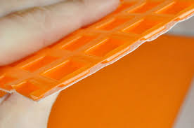 Para obtener una copia, llame por teléfono a nuestro servicio al cliente o descárguela desde nuestro sitio internet : How To Install Schluter Ditra Tile Underlayment
