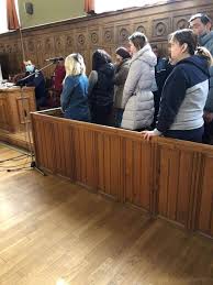 Nu a avut aviz pentru participarea la vreun seminar. ArestaÈii FÄrÄ MÄÈti De ProtecÈie Èi InghesuiÈi In Sala De JudecatÄ La Curtea De Apel BucureÈti