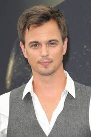 He's so handsome great actor!!!💖💖💖💖