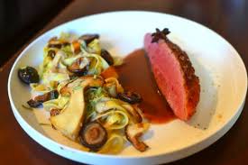 Magret De Canard Aux Epices Douces Et Tagliatelles Forestiere Tagliatelles Gastronomie Cuisine Italienne