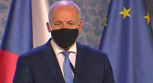 Už tehdy prymula prokázal nulové pochopení pro starosti majitelů a provozovatelů hospod. Prymula Kaze Vodu A Pije Vino Byl Pristizen V Noci Bez Rousky V Zavrene Restauraci Pravy Prostor