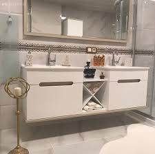 bu ince ruhlu izmir evinde yasam hem kolay hem zevkli ev gezmesi banyo dolabi dolaplar banyo ic dekorasyonu