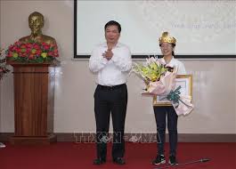 Để được tham gia chương trình, thí sinh phải đang là học sinh trung học phổ thông (học lớp 10 hoặc. Ninh Binh Vinh Danh Quan Quan Ä'Æ°á»ng Len Ä'á»‰nh Olympia Nguyá»…n Thá»‹ Thu Háº±ng Baotintuc Vn
