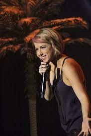 Изображение female comedian blonde hair. Comedian Iliza Shlesinger Totally Gets You See Her New Netflix Standup Special Iliza Shlesinger Comedians Celebrities Funny