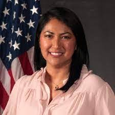 Diana Hough's Instagram, Twitter & Facebook