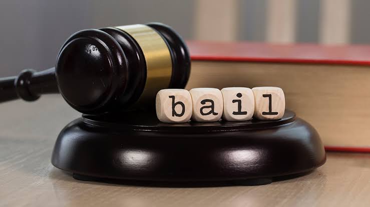 How to get default bail in a serious non-bailable offence when the police don't  file a charge sheet?