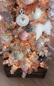 A christmas feast with family and friends isn't complete without a beautiful table setting. Blush Pink Rose Gold Christmas Tour