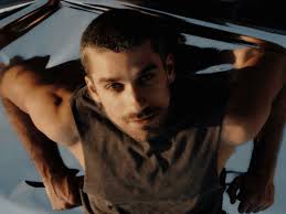 Lookers deliver alluring and timeless anthem “Midnight TV Dinner”