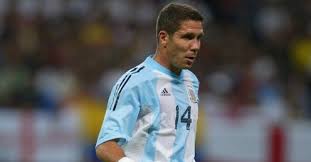 The legislative assembly gathers and chooses senator eduardo duhalde as interim president. As Camisas De Diego Simeone O Curioso Do Futebol