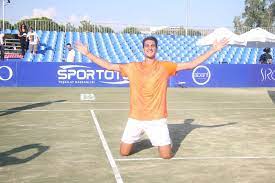 A great football fan, he played for the youth team of torino fc. Lorenzo Sonego Saves A Championship Point To Win His First Atp Title In Antalya Ubitennis