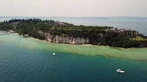 Beim jamaica beach handelt es sich zweifellos um den wohl populärsten strand am gardasee. Jamaica Beach Sirmione Stock Video Footage Royalty Free Jamaica Beach Sirmione Videos Pond5
