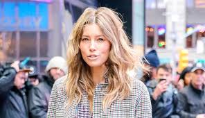 Sie ist sportinteressiert und spielt sogar in der basketballmannschaft ihrer trotz überzeugender quoten wurde eine himmlische familie nach der zehnten staffel von the wb abgesetzt und nach der finalen, elften staffel auch von. Jessica Biel Ihre Tv Familie War Gar Nicht So Himmlisch News At