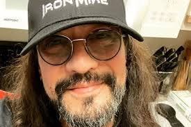 Jeffrey philip labar (born march 18, 1963, in darby, pennsylvania) is an american guitarist most famous for playing in the glam metal band cinderella, in which he replaced original guitarist michael schermick, also known as michael kelly smith. Us7xbccoxhpdm