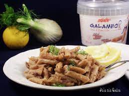 Schiacciare uno spicchio di aglio con il sale grosso, unire la buccia e il succo di limone. Penne Al Finocchio E Limone Miriam Nella Mia Cucina