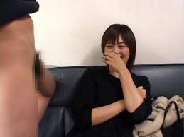 動画］初センズリ鑑賞と初ザーメンごっくんをしてくれる20歳の女の子！3か月ぶりのオチンチンをしゃぶって舌射精飲 | エッチな写真