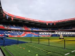 Difficil à dire, tous les sports ne comprennent pas le meme nombre de compétitions, ne comprennent pas des records du monde etc etc. Paris Saint Germain Football Club Wikipedia
