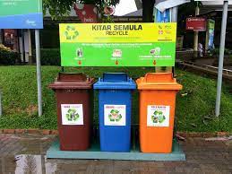 Tong sampah ini dibeli oleh pemprov dki jakarta tong kuning menampung sampah kemasan, seperti kotak susu, botol sabun cair atau kaleng ikan tuna. Kitar Semula Sedarkah Kita Sinar Pelita Resources Facebook