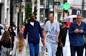 Începem lista cu cei mai înalţi oameni din lume cu o femeie. Video Cei Mai InalÅ£i Oameni Din Lume S Au Intalnit La Paris Uite Cum AratÄƒ