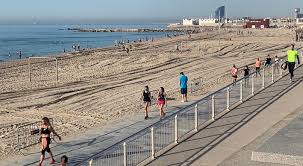 Hoy amanecerá a las 6:45 y anochecerá a las 21:10, la temperatura mínima será de 21°c y la máxima podría alcanzar los 25°c. Mas Tiempo Para Estar En Las Playas De Barcelona Pero Aun Sin Tumbarse Y Banarse Barcelona Al Dia