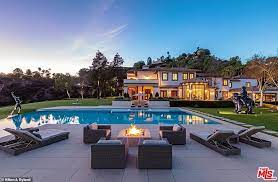 Sylvester stallone cambia casa e vende quella precedente. Sylvester Stallone Listet Seine 3 5 Hektar Grosse Beverly Hills Mega Villa Fur Satte 110 Millionen Us Dollar Auf Aktuelle Boulevard Nachrichten Und Fotogalerien Zu Stars Sternchen