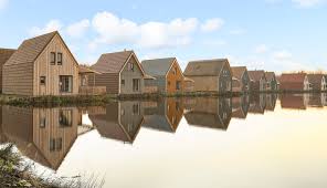 Einrichtungen und aktivitäten im und um den ferienpark landal de reeuwijkse plassen restaurant und eisdiele schwimmbad wassersport radfahren ausflug nach amsterdam Luxe Kinder En Wellnesswoningen Maken Landal De Reeuwijkse Plassen Helemaal Af Reisprofs Nl