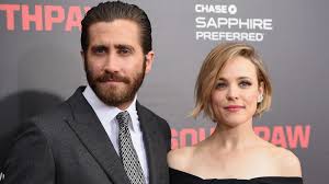Jake también tiene, por parte de su padre, un medio hermano llamado luke nacido en 2014, fruto del segundo matrimonio de stephen gyllenhaal. Southpaw Premiere Jake Gyllenhaal Rachel Mcadams Talk Immersing Themselves In Boxing World The Hollywood Reporter