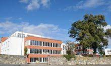 Sie tritt an den platz der ehemaligen konrad lorenz schule und erweitert das schulangebot im hochtaunuskreis. Evim Landeshauptstadt Wiesbaden
