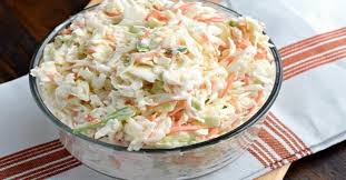 Salade De Chou Cremeuse Y A Pas De Meilleure Facon De La Reussir A La Perfection Slaw Recipes Easy Bbq Side Dishes Side Dishes For Bbq