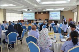 Yang penting, namun sering dikesampingkan dan konotasinya negatif, karena dianggap mencari kesalahan, kegagalan dan kelemahan dari suatu kegiatan penyuluhan perikanan. Penyuluh Perikanan Nusantara Focus Group Discussion Penyuluhan Perikanan
