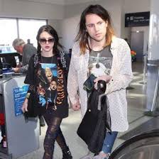 Kurt cobain's daughter opened up about her battle with. Latest Frances Bean Cobain News And Archives Contactmusic Com
