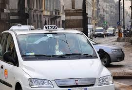 A firenze e provincia i taxi sono di colore bianco. Taxi Rosa A Firenze Precedenza Alle Donne Per Le Chiamate Notturne Gonews It