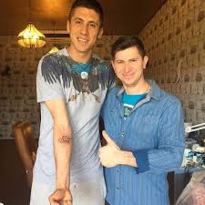 Нападающий киевского «динамо» сделал татуировку с изображением екатерининской церкви чернигова. Hacheridi Sdelal Tatuirovku V Chest Detej Vesti