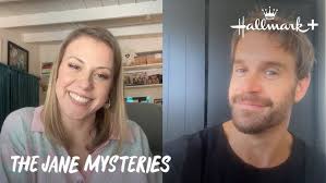 Katie Cassidy & Stephen Huszar Talk Dating, Harry & Meghan, and Hallmark  Movies