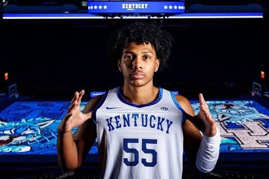 Kentucky offers Lewis Uvwo, top high school basketball center