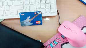 Mau tnya kak, sya pakek bni taplus muda, saya mau tf, saldo masih kira2 400rb an, tpi ada keterangan nya, transaksi anda di tolak, karna pilhan rekeninng salah, atau tidak sesuai degan tagihan, atau vocer tdk trsedia, itu knp y, saya trik tunai juga gak bsa ktrangan nya sama, saya pindah mesin atm juga sama, ttp gak bsa, mohon info nya kak Bni Taplus Muda Membangun Generasi Muda Lilpjourney Com