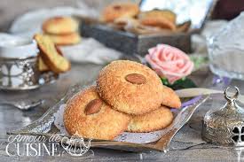Ghriba A La Semoule Amour De Cuisine Recette Semoule Dessert Ghriba