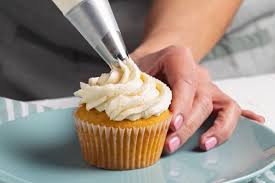Creme Au Beurre Facile Redpath Sugar Recipe In 2020 Icing Butter Cream Buttercream Icing