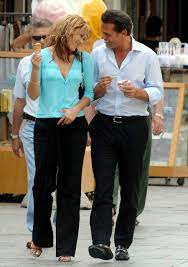 El cantante ya estaba consagrado, había anunciado su madurez con 33 (2003) y ahora se dedicaba a pensar en sus discos recopilatorios. Aracely Arambula Hace Revelacion Luis Miguel Y Ella Lucharon Mucho Por Embarazarse