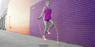 Sauter à la corde vous permet de muscler en profondeur l'ensemble de votre corps. Corde A Sauter Un Sport Anti Cellulite Marie Claire