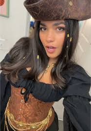 Adriana Alvarado (@adriialvaradoo)