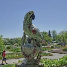 Munich Germany Munchen Deutschland Nymphenburg Botanischer Garten Majolika Ara Mit Girlande Von Josep Munchen Deutschland Botanischer Garten Nymphe