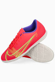 This is largest futsal boot online store in spain with more than 400 different models by the best brands such as munich, adidas, nike, joma, kelme. Indoor Football Shoes Futsal R Gol Com Football Boots Equipment