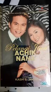 Muzik video memaparkan achik dan nana menyanyi dalam studio rakaman. Pelangi Jiwa Achik Spin Nana Siti Nordiana Buku Autobiografi Shopee Malaysia