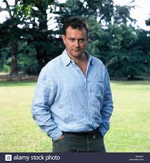 Hugh talks about wearing normal clothes, spending time in elizabeth taylor's house, discovering that his mom worked for mi6, and the new downton abbey. Hugh Bonneville Horen Die Stille 2003 Stockfotografie Alamy