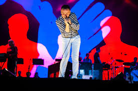 Robert plantrainbowlokerse feesten 2015ooh ooh ooh oohooh ooh oohi found a lucky charm i dressed it up with love i crossed the seven seas to you will it be. Lokerse Feesten 2015 Deus Belle Sebastian The Kooks Oude Krijgers Verse Adem Damusic